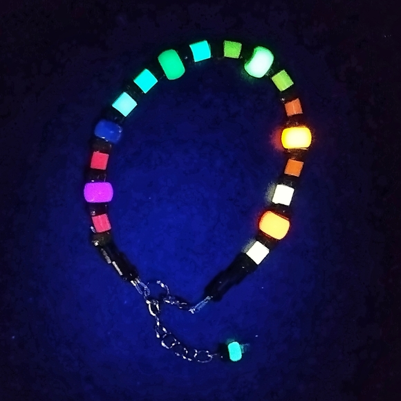GLOW BRACELET - Picture 11 of 16